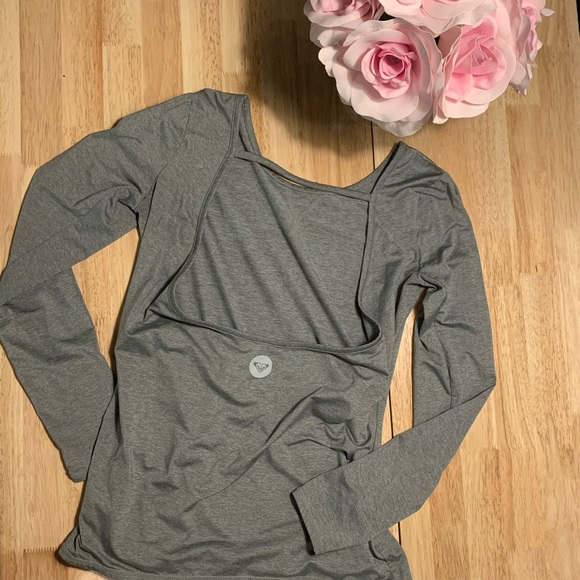 Roxy Low-back Yoga Top - Picture 2 of 3